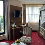 Отель Burgenblick 3*