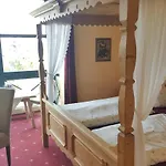 Отель Burgenblick 3*