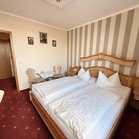 Burgenblick Garni & Tagungshotel מלון 3*