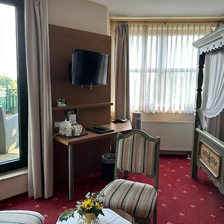 호텔 Burgenblick 3*