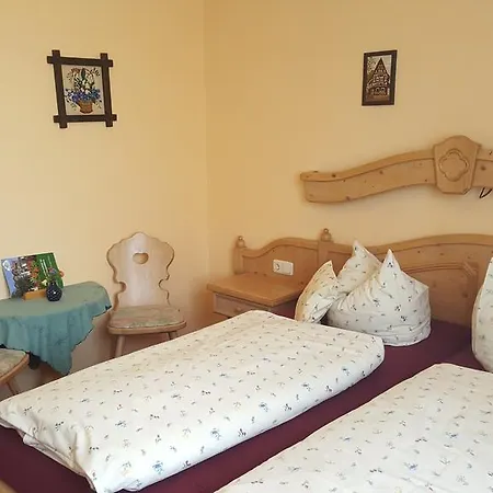 מלון Burgenblick Garni & Tagungshotel 3*