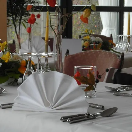 Hotel Burgenblick 3*