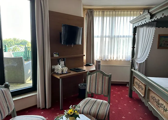 Hotel Burgenblick 3*