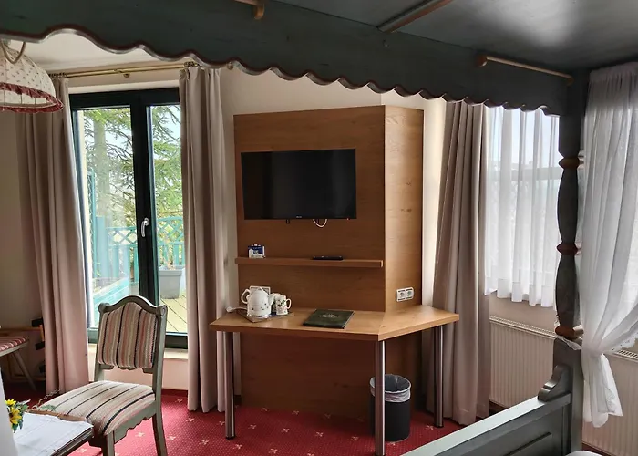 Hotel Burgenblick 3*