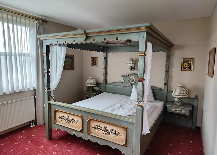 Hotel Burgenblick 3*