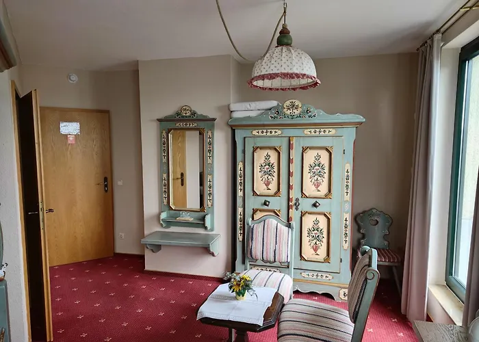 מלון Burgenblick 3*