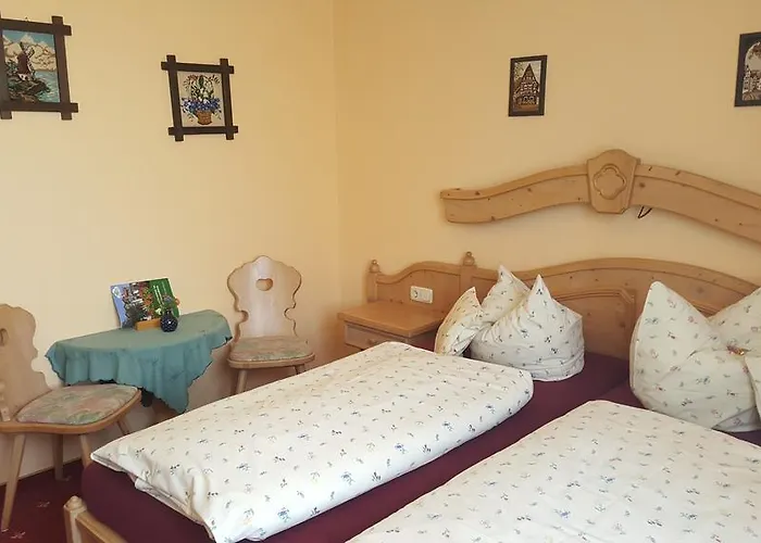 Hotel Burgenblick 3*